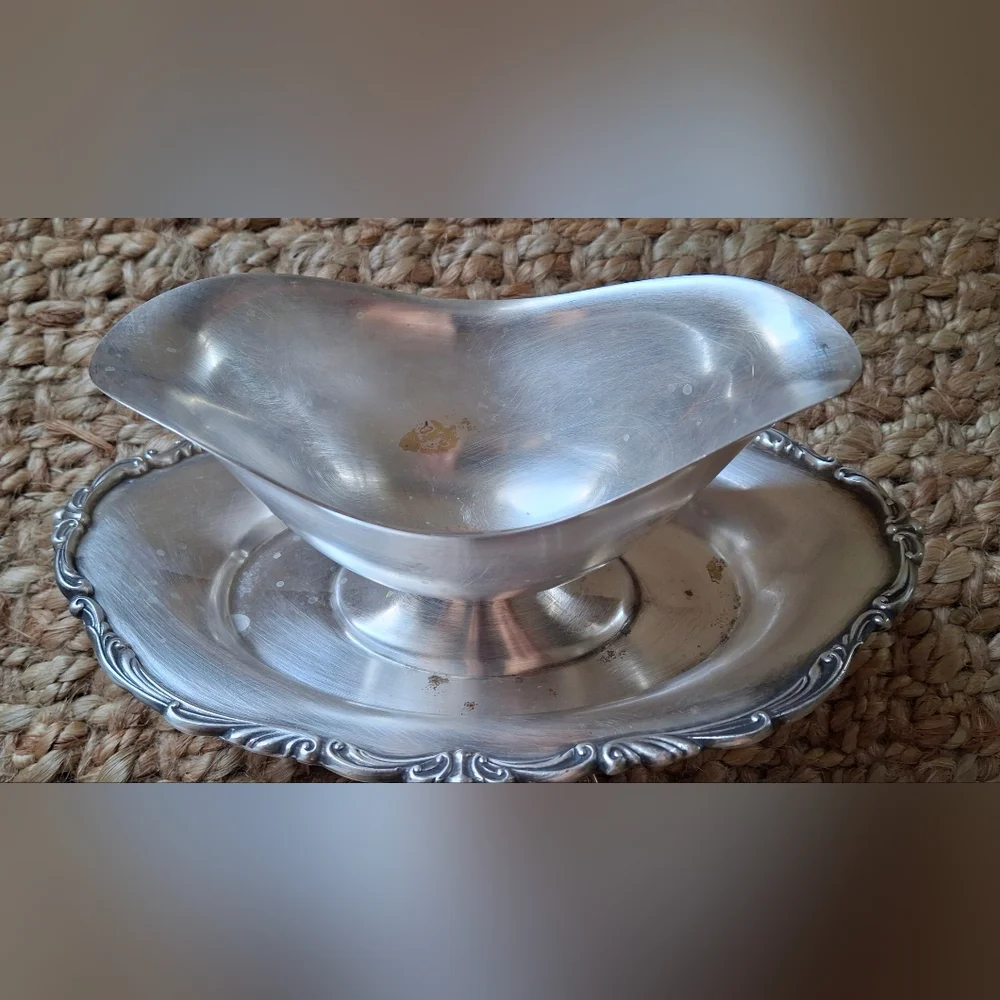 Vintage silver plated gravy boat silver plate serving collection party formal‎